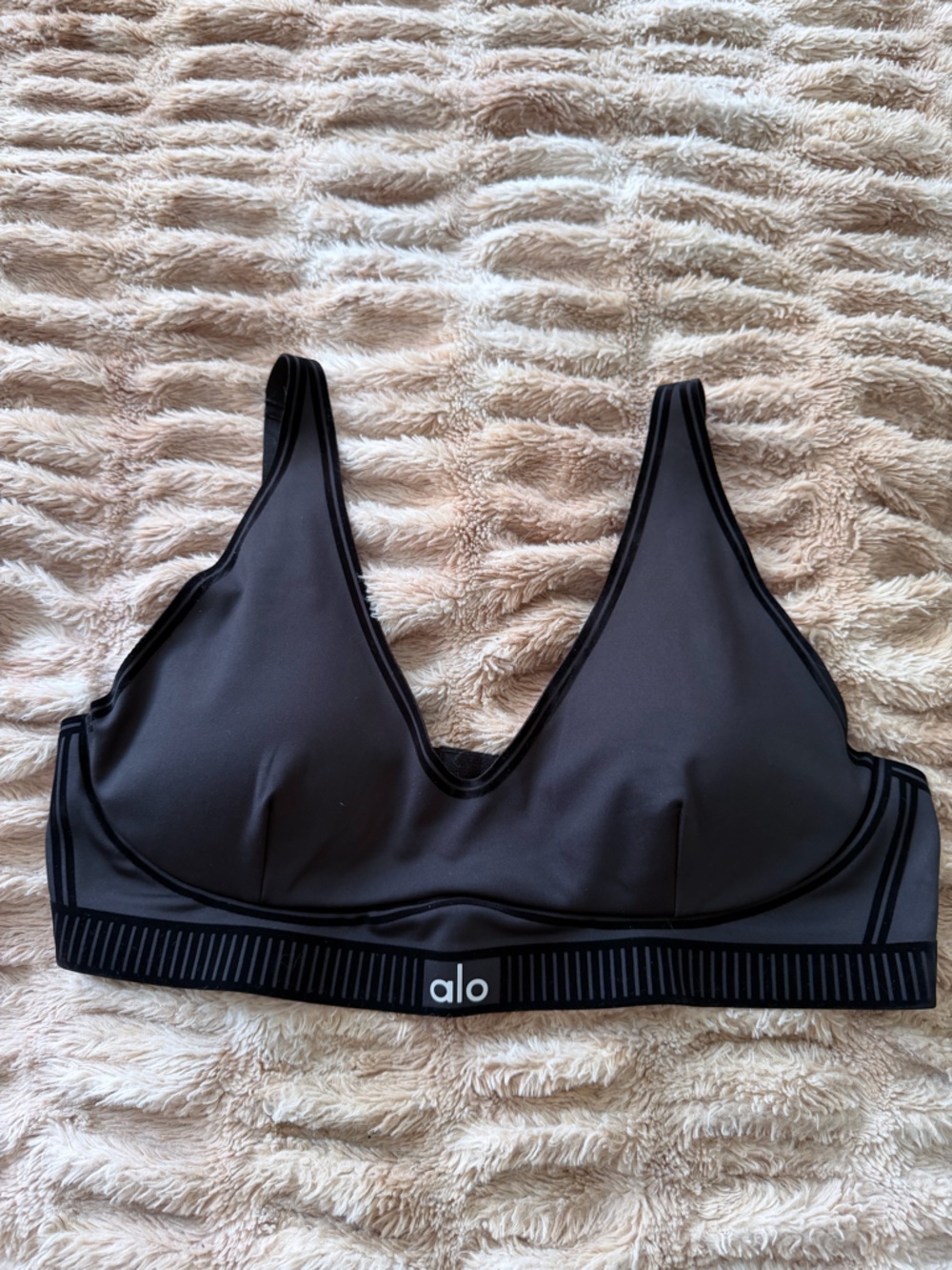 Alo Yoga black gray black airbrush heart throb bra size S